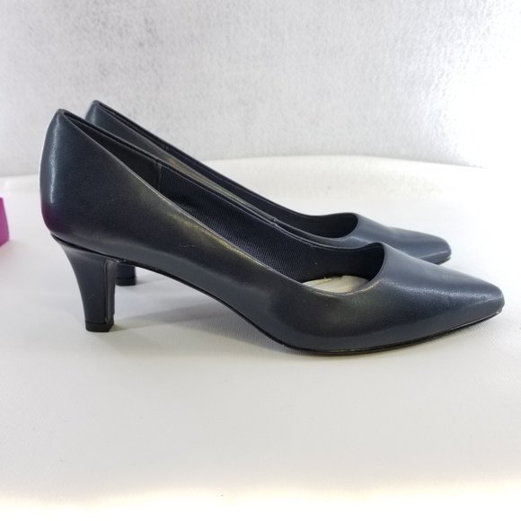 easy street black pumps